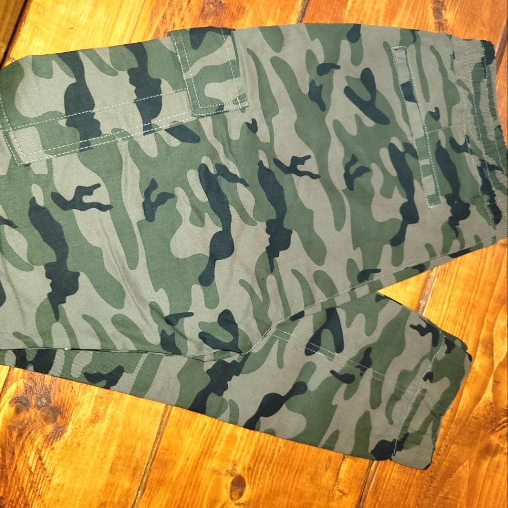 Forever 21 Mens Camo Never Warn Large